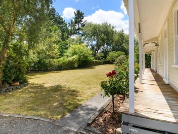 TEAM LEWIS - YOUR PEACEFUL IDYLLIC LIFESTYLE