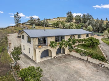 Lifestyle with Stunning Views, Great Sheds
