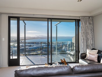 Coastal Views & Easy Living in Ahuriri