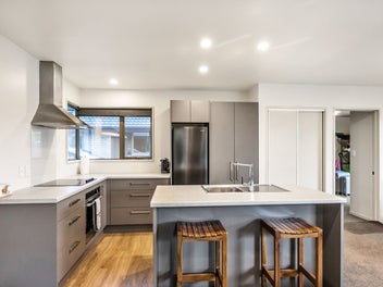 Modern, Low-Maintenance & Close to Town