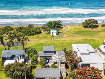 Classic Kiwi Living on the Waterfront