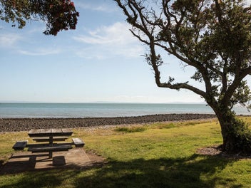 Tranquil Living in Waiomu