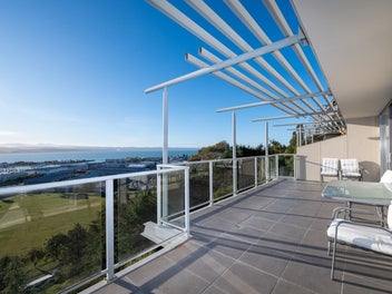 Coastal Views & Easy Living in Ahuriri