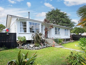 Vendors relocating and must sell