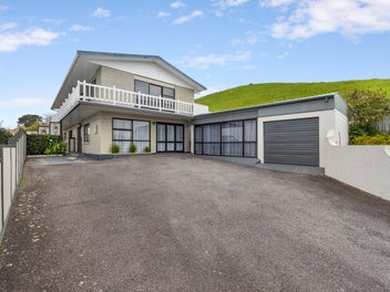 Ocean view and five bedrooms - $785,000