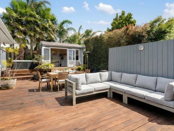 Lucky Number 8 - Your St Johns Jackpot