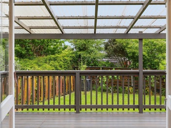 Single level, Solid, Space, and Sunshine