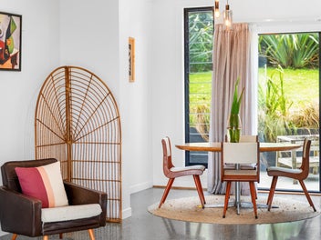 Contemporary Chic - Escape to the Country!