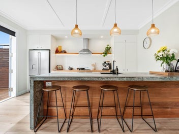 Sun, Style & Effortless Living