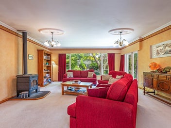 Perfectly private cul-de-sac living