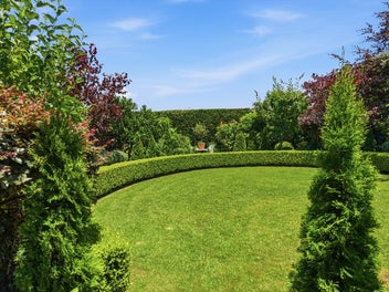 Gorgeous Grounds, Close to Town