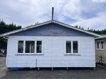 2 Bed 1 bath 77sqm House For Relocation