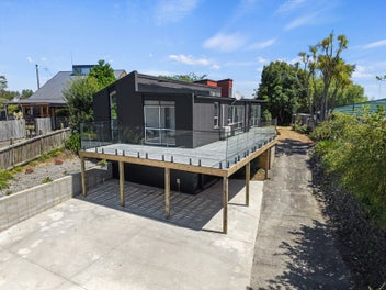 Executive vibes in the heart of Bastia Hill