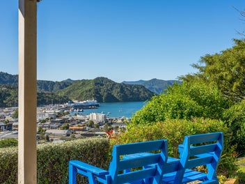 Welcoming & Versatile With Spellbinding Views