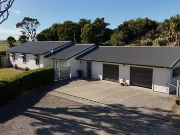 GORGEOUS COASTAL LIFESTYLE WITH XL GARAGING