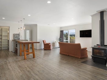 Rural View Peek of Harbour