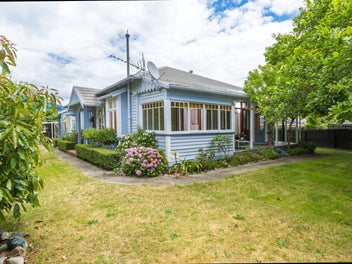 Grand Olde Lady of Cambria Street