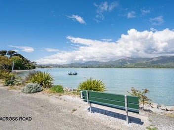 HOLIDAY LIVING - ALL YEAR ROUND