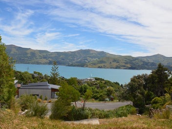 Akaroa Section - Prime Location & Stunning Views