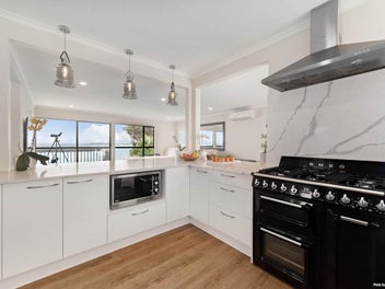 SPECTACULAR CLIFFTOP SANCTUARY