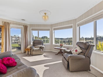 GENEROUS FLOOR PLAN & OFF-STREET PARKING