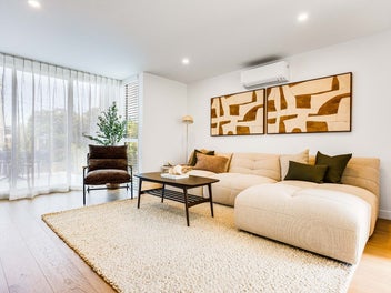 Stylish, Brand-New Home in Red Beach