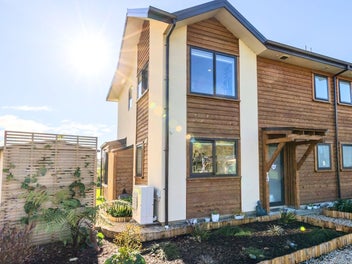 WELCOME TO COMMUNAL LIVING AT ITS BEST