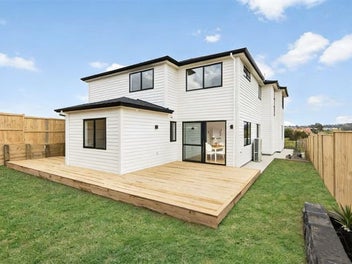 FOUR MASTER SUITES + GRANNY FLAT - CUL-DE-SAC!