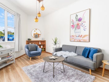 Easy living starts here in Macandrew Bay