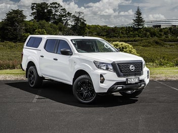 2021 Nissan Navara **S A L E !** 4WD BI-TURBO 4...