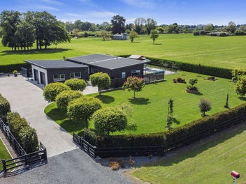 Vendors moving on - a new lifestyle awaits you