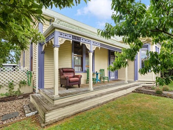 A Charming Family Haven!!! BEO $499,500