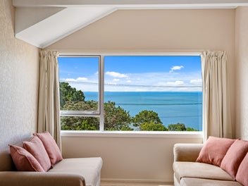 Harbour, Views, Sun and Independent Living for 55+