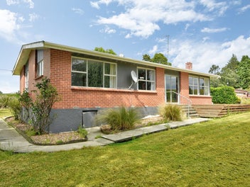 Easy Country Living on a Quarter Acre