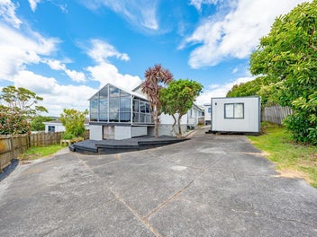 690m2, Sleepout & Must Sell