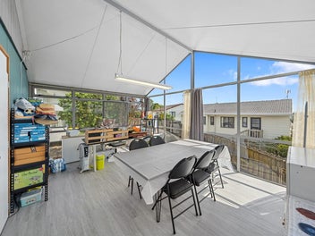 690m2, Sleepout & Must Sell