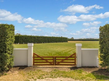 Perfectly presented four hectares