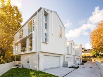 Freehold Inner-City Living