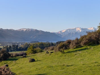 Premium landholding with versatility and potential