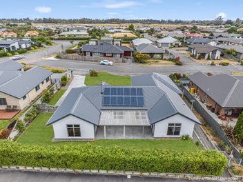 A Home With Accessible Rooms + Large Double Garage