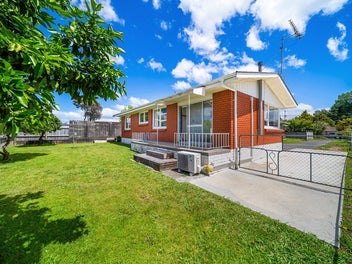 Entry Level Riverlea, Vendor Says sell