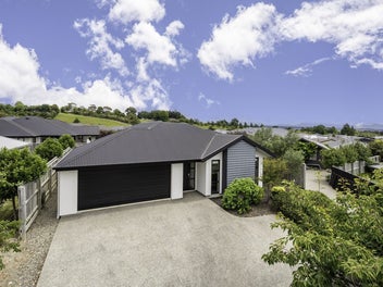 Easy-Care Living in a Prime Hart Rise Location