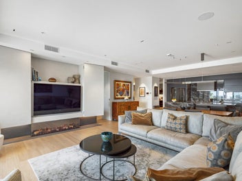 Elevated Luxury Apartment with Garden Deck