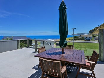 Top shelf in Taylors Bay, Mahia Beach