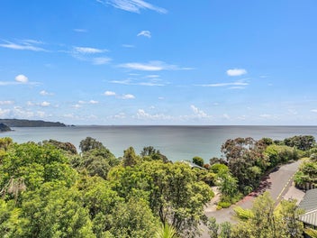 North Facing Mt Paku with Boat Parking!