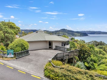 North Facing Mt Paku with Boat Parking!