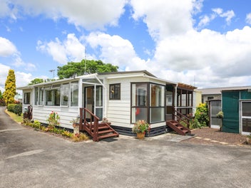 Pristine Gem with a Country Feel