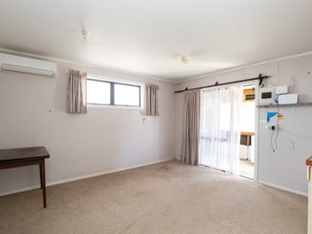 VERSATILITY & POTENTIAL IN A GREAT LOCATION