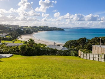 Exceptional Blank Canvas in Prestigious Lang Cove
