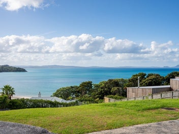 Exceptional Blank Canvas in Prestigious Lang Cove